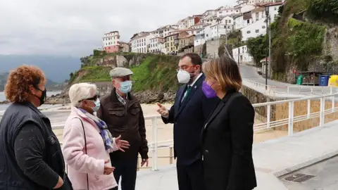 Adrián Barbón con la alcaldesa de Colunga, Sandra Cuesta Adrián Barbón con la alcaldesa de Colunga, Sandra Cuesta