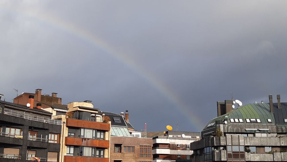 Nubes y lluvias dispersas por la mañana para un día entre 7 y 15 grados Nubes y lluvias dispersas por la mañana para un día entre 7 y 15 grados