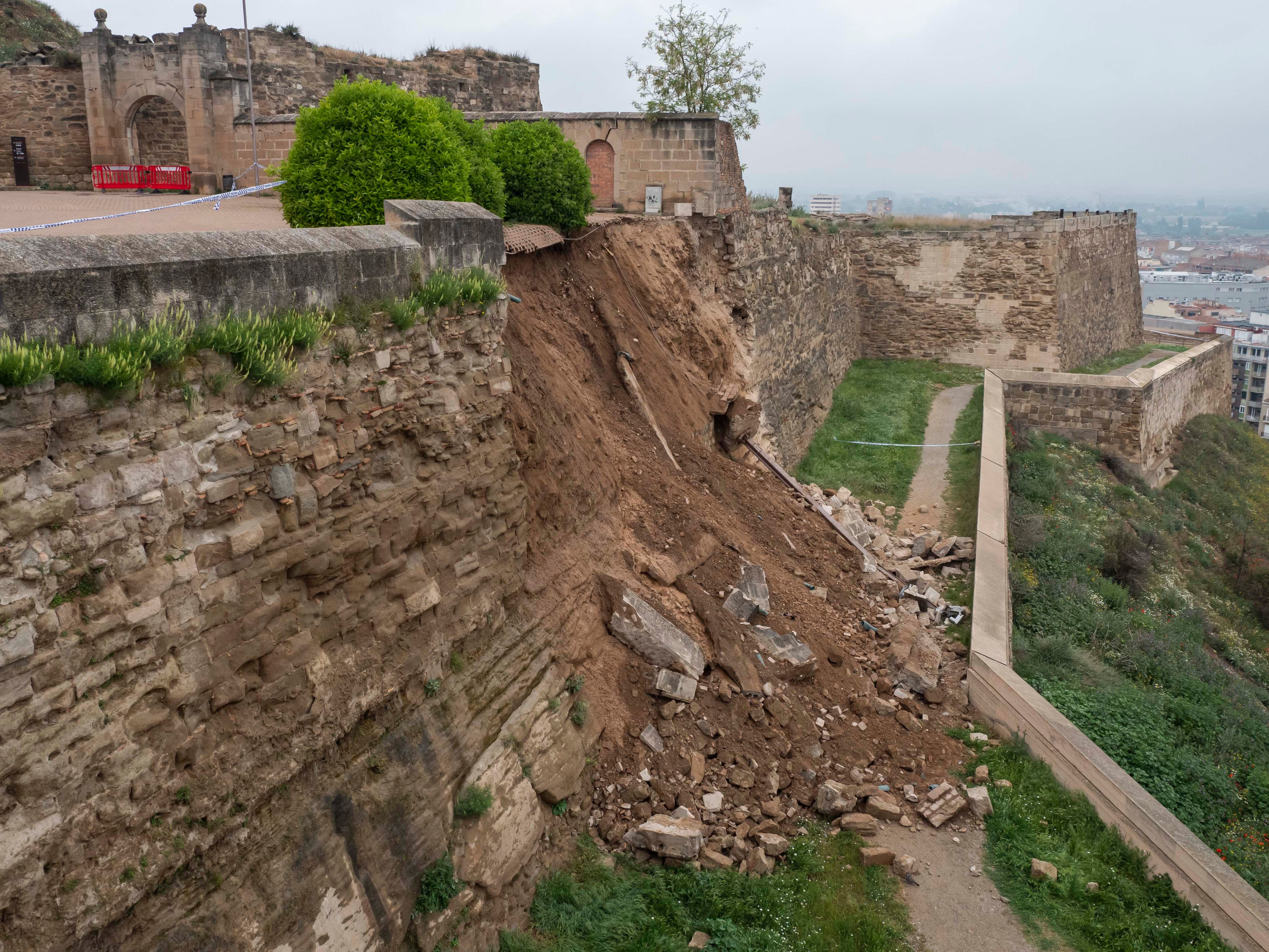 Joan-Ramon González: "L'esllavissada del mur de la Seu Vella és un crit d'alarma, o ens prenem seriosament la consolidació del Turó o tindrem més disgustos" Joan-Ramon González: "L'esllavissada del mur de la Seu Vella és un crit d'alarma, o ens prenem seriosament la consolidació del Turó o tindrem més disgustos"