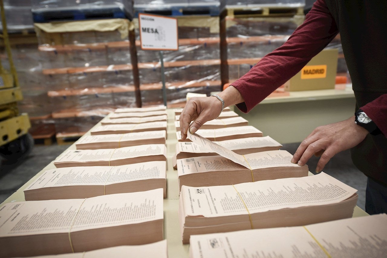 Encuesta elecciones: El PP ganaría las elecciones con 130 diputados pero necesitaría a Vox para tener mayoría absoluta Encuesta elecciones: El PP ganaría las elecciones con 130 diputados pero necesitaría a Vox para tener mayoría absoluta