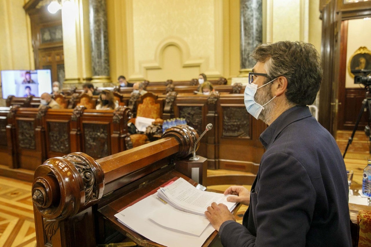 Díaz Villoslada defiende que el Concello tiene sus estudios para urbanizar los muelles interiores Díaz Villoslada defiende que el Concello tiene sus estudios para urbanizar los muelles interiores