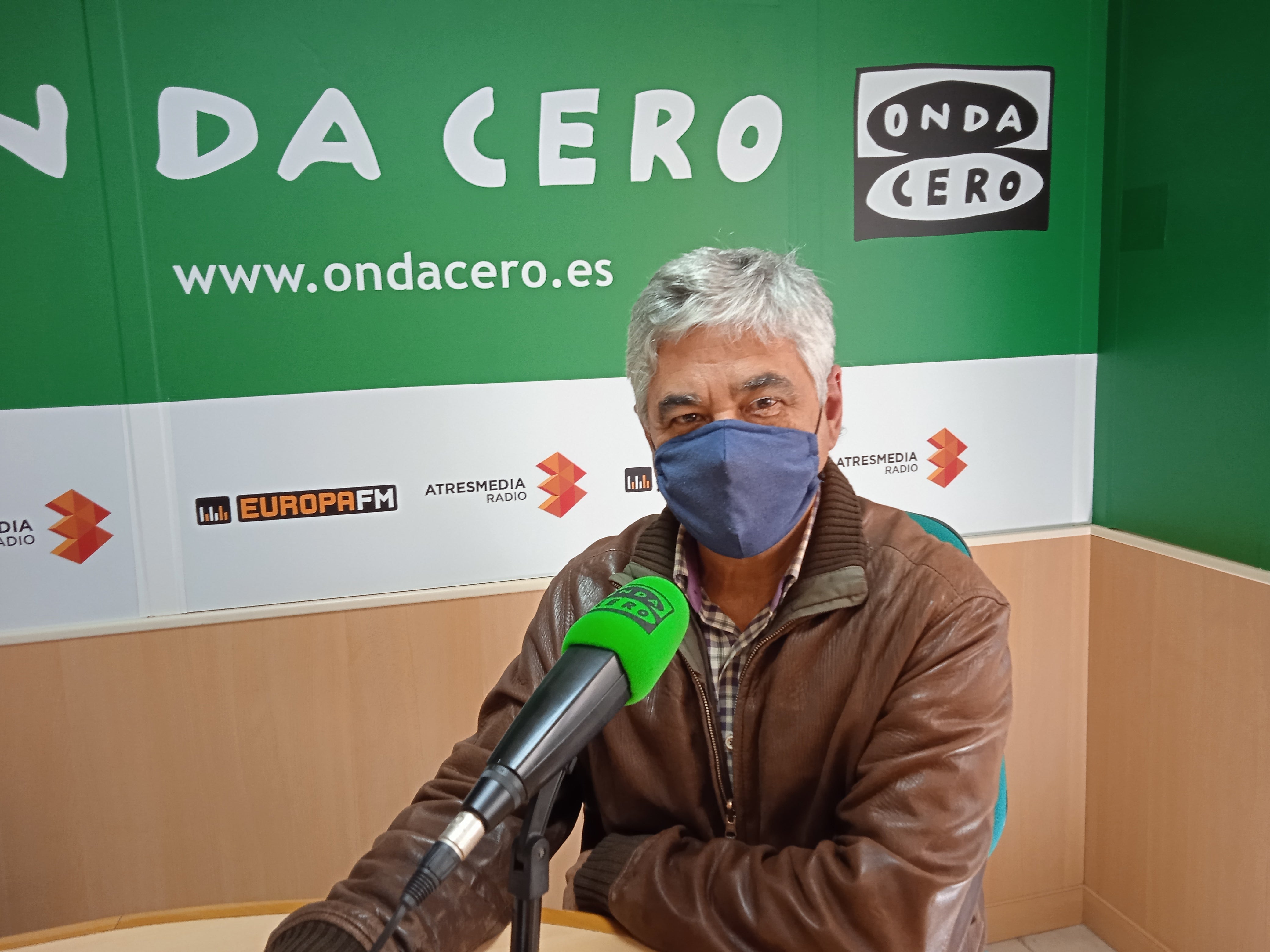 Paco Escudero rescata el drama de las fosas comunes de la Guerra Civil en 'Los camilleros del Ritz' Paco Escudero rescata el drama de las fosas comunes de la Guerra Civil en 'Los camilleros del Ritz'