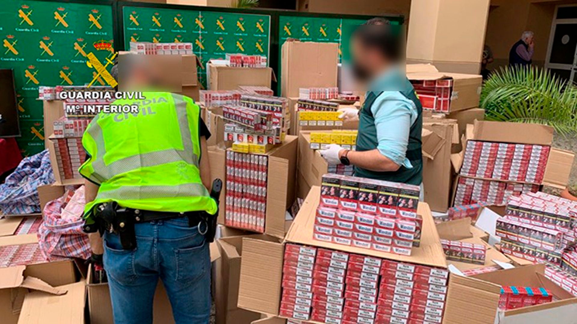 Diez detenidos en Badajoz como miembros de grupo de blanqueo de capitales procedente de contrabando de tabaco Diez detenidos en Badajoz como miembros de grupo de blanqueo de capitales procedente de contrabando de tabaco