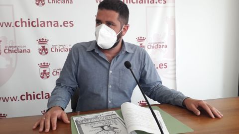 Instantes de la rueda de prensa con Roberto Palmero en Chiclana