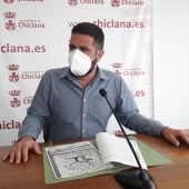Instantes de la rueda de prensa con Roberto Palmero en Chiclana