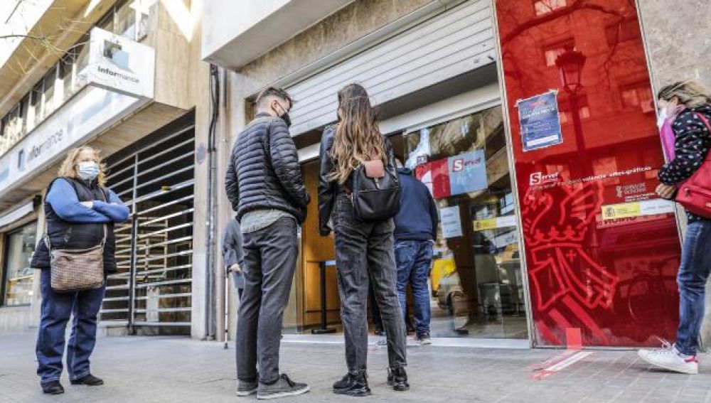 El paro bajó en Castilla-La Mancha en 1.300 personas durante el primer trimestre El paro bajó en Castilla-La Mancha en 1.300 personas durante el primer trimestre