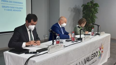 Firma del convenio entre CEOE y Grupo San Valero Firma del convenio entre CEOE y Grupo San Valero
