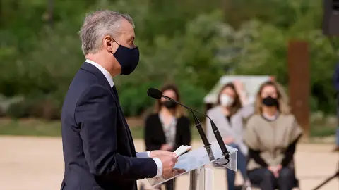 El lehendakari, Iñigo Urkullu, ofrece un discurso durante un acto de homenaje a las personas que han perdido a familiares y amigos a causa de la covid El lehendakari, Iñigo Urkullu, ofrece un discurso durante un acto de homenaje a las personas que han perdido a familiares y amigos a causa de la covid