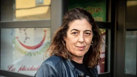 La portavoz de la plataforma de afectados por la colza "Seguimos viviendo", Carmen Cortés, posa en Madrid. La portavoz de la plataforma de afectados por la colza "Seguimos viviendo", Carmen Cortés, posa en Madrid.