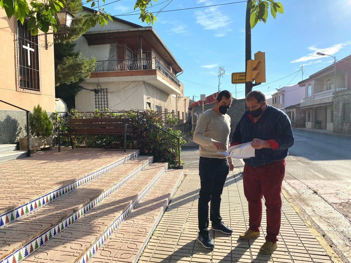 “Las obras van a consistir en la renovación de más de 900 metros lineales de la red de abastecimiento de agua potable y de 18 acometidas” “Las obras van a consistir en la renovación de más de 900 metros lineales de la red de abastecimiento de agua potable y de 18 acometidas”