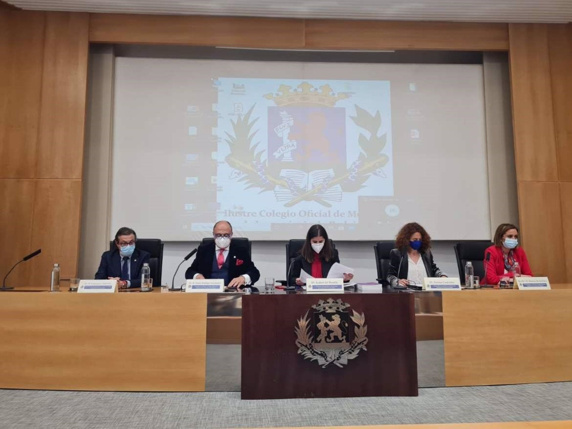 La consejera de Igualdad clausura en Badajoz las Jornadas 'La salud mental y bienestar de la mujer médico' La consejera de Igualdad clausura en Badajoz las Jornadas 'La salud mental y bienestar de la mujer médico'