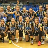 La plantilla del Rincón Fertilidad celebra su pase a la final de la copa EHF La plantilla del Rincón Fertilidad celebra su pase a la final de la copa EHF