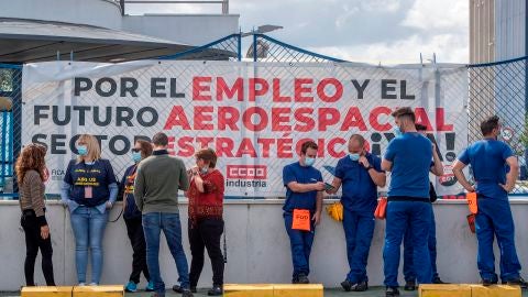 Más de 200 trabajadores de Airbus se encierran en la planta de Puerto Real, Cádiz, ante la amenaza de un posible cierre Más de 200 trabajadores de Airbus se encierran en la planta de Puerto Real, Cádiz, ante la amenaza de un posible cierre