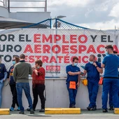 Más de 200 trabajadores de Airbus se encierran en la planta de Puerto Real, Cádiz, ante la amenaza de un posible cierre Más de 200 trabajadores de Airbus se encierran en la planta de Puerto Real, Cádiz, ante la amenaza de un posible cierre