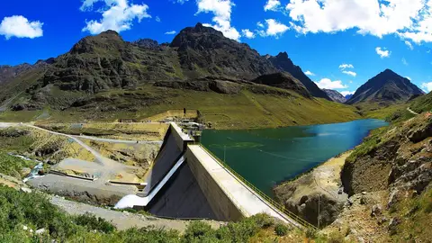 Inversión en centrales hidroeléctricas Inversión en centrales hidroeléctricas