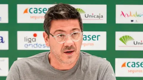 Fotis Katsikaris en un momento de la rueda de prensa Unicaja-Joventut