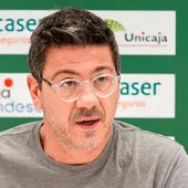 Fotis Katsikaris en un momento de la rueda de prensa Fotis Katsikaris en un momento de la rueda de prensa