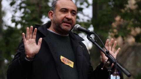 Javier Pacheco, l&iacute;der de CCOO a Catalunya, en una protesta davant la delegaci&oacute; del govern espanyol a Barcelona.