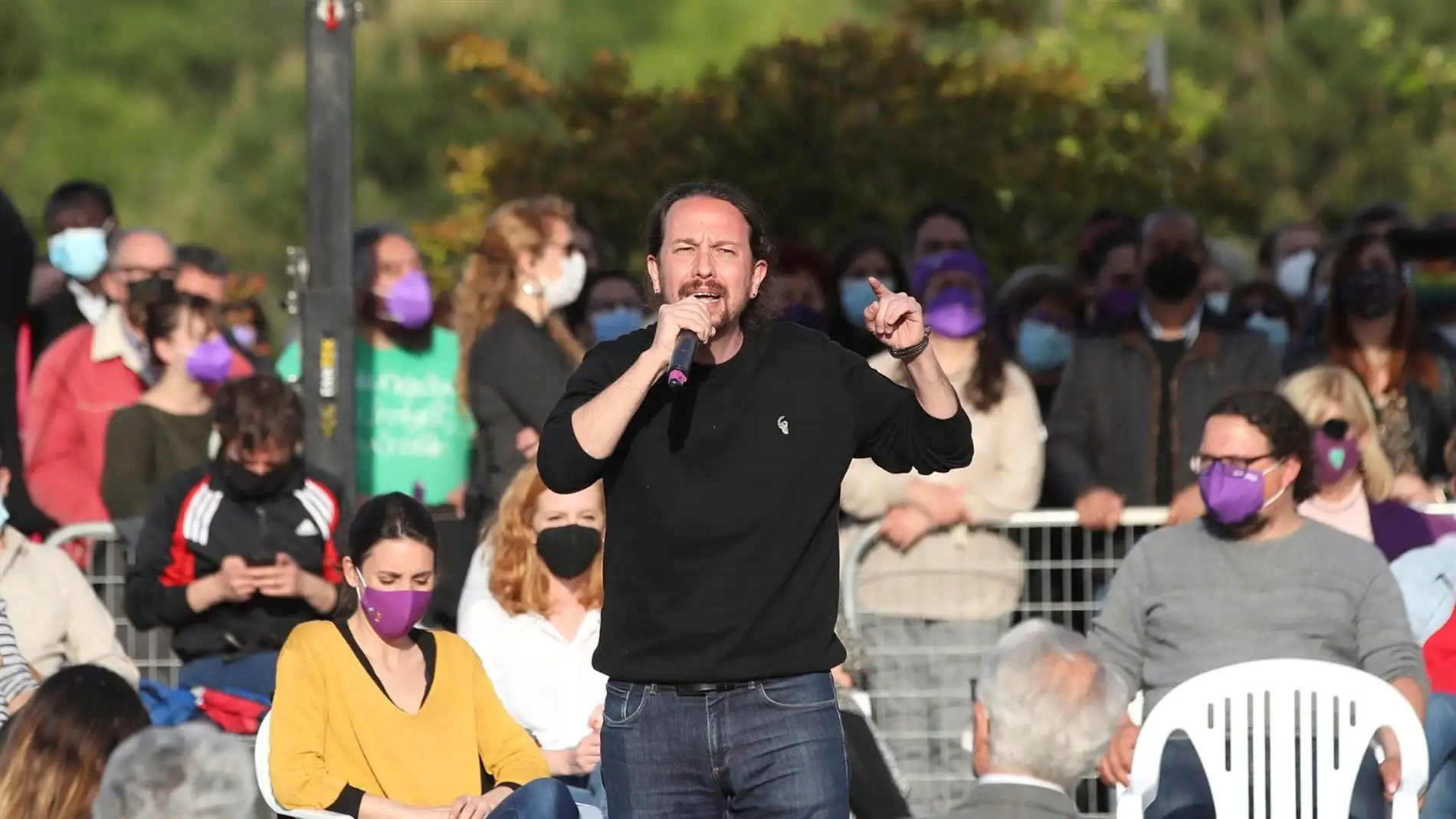 Pablo Iglesias acusa al PP de "normalizar" el fascismo y "comprar" diputados en su cierre de campaña