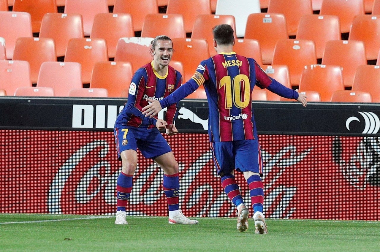El Barça gana al Valencia con goles de Messi y Griezmann y mantiene la batalla por la Liga El Barça gana al Valencia con goles de Messi y Griezmann y mantiene la batalla por la Liga