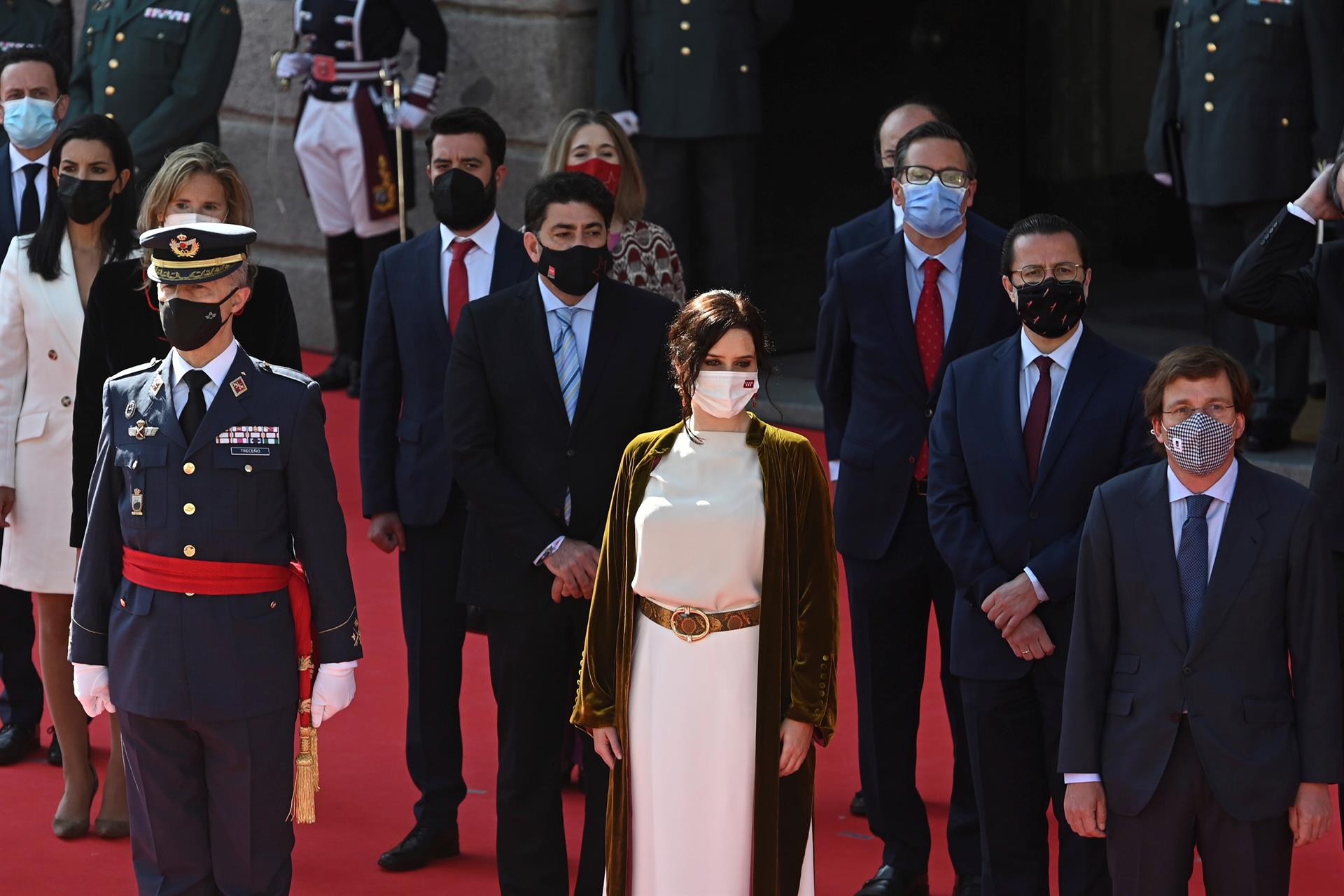 Madrid celebra el 2 de Mayo en la Puerta del Sol con todos los candidatos del 4M salvo Pablo Iglesias Madrid celebra el 2 de Mayo en la Puerta del Sol con todos los candidatos del 4M salvo Pablo Iglesias