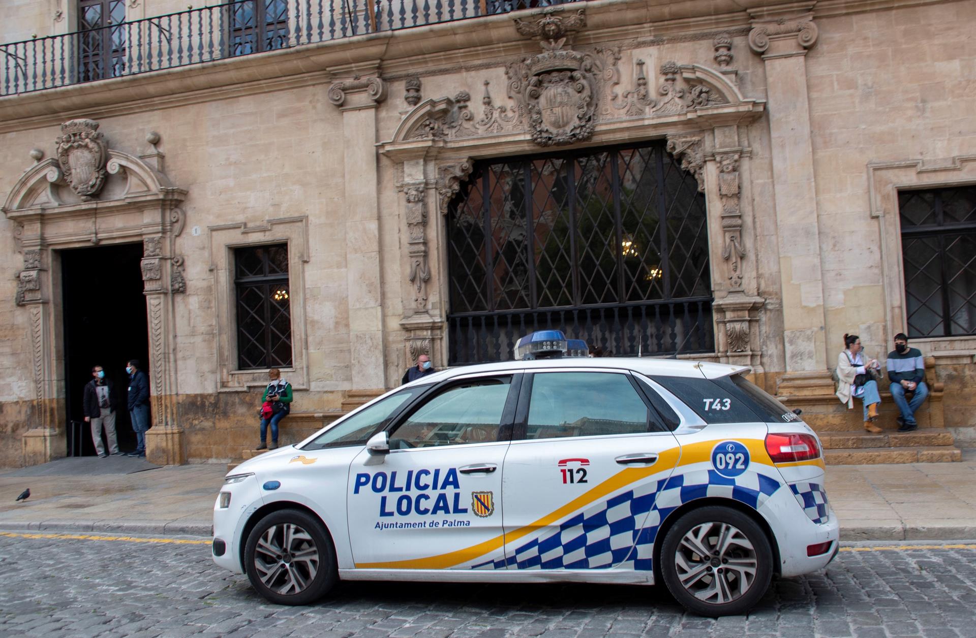 Muere una persona tras ser atropellada por un coche de la Policía Local de Palma Muere una persona tras ser atropellada por un coche de la Policía Local de Palma