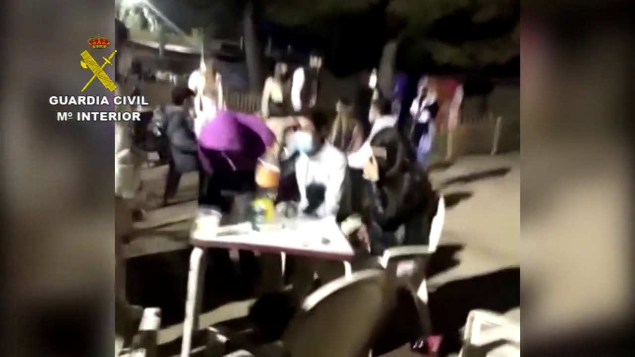 Desalojan en Madrid una macrofiesta universitaria con 400 estudiantes Desalojan en Madrid una macrofiesta universitaria con 400 estudiantes