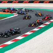 Hamilton gana en Portimao y Alonso alcanza la octava posición Hamilton gana en Portimao y Alonso alcanza la octava posición