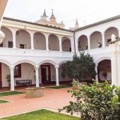 Una docena de hermandades y cofradías de Badajoz rechazan el derribo del tejadillo del convento de las Clarisas