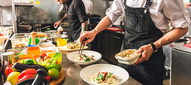 Los hosteleros piden que se amplíen los horarios de cierre a partir del 9 de mayo Los hosteleros piden que se amplíen los horarios de cierre a partir del 9 de mayo