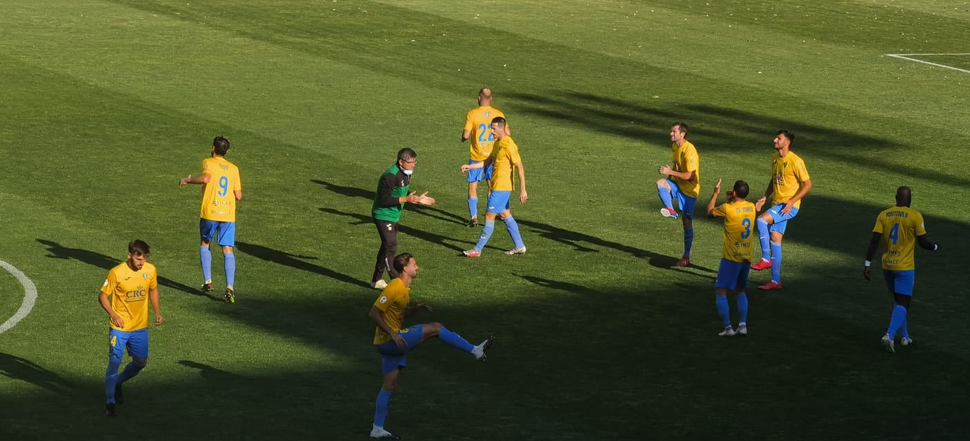 El Orihuela CF goleó al Hospitalet (5-2) y mantiene vivas las esperanzas de salvar la categoría de Segunda B El Orihuela CF goleó al Hospitalet (5-2) y mantiene vivas las esperanzas de salvar la categoría de Segunda B