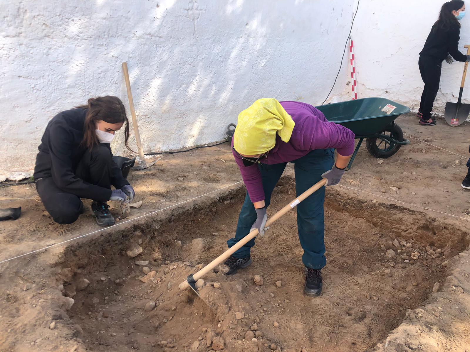 Comienza la exhumación de la fosa del cementerio civil de Almagro. Comienza la exhumación de la fosa del cementerio civil de Almagro.