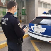 Los dispositivos servirán para agilizar y aportar información inmediata sobre los datos de titularidad de los vehículos o el estado de la ITV Los dispositivos servirán para agilizar y aportar información inmediata sobre los datos de titularidad de los vehículos o el estado de la ITV