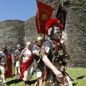 Desfile romano en las inmediaciones de la Muralla de Lugo Desfile romano en las inmediaciones de la Muralla de Lugo