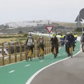 Ciclistas estrenando el carril de Conil a Caños de Meca Ciclistas estrenando el carril de Conil a Caños de Meca