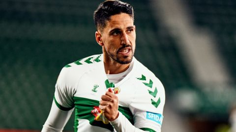 Fidel Chaves celebra un gol con el Elche.