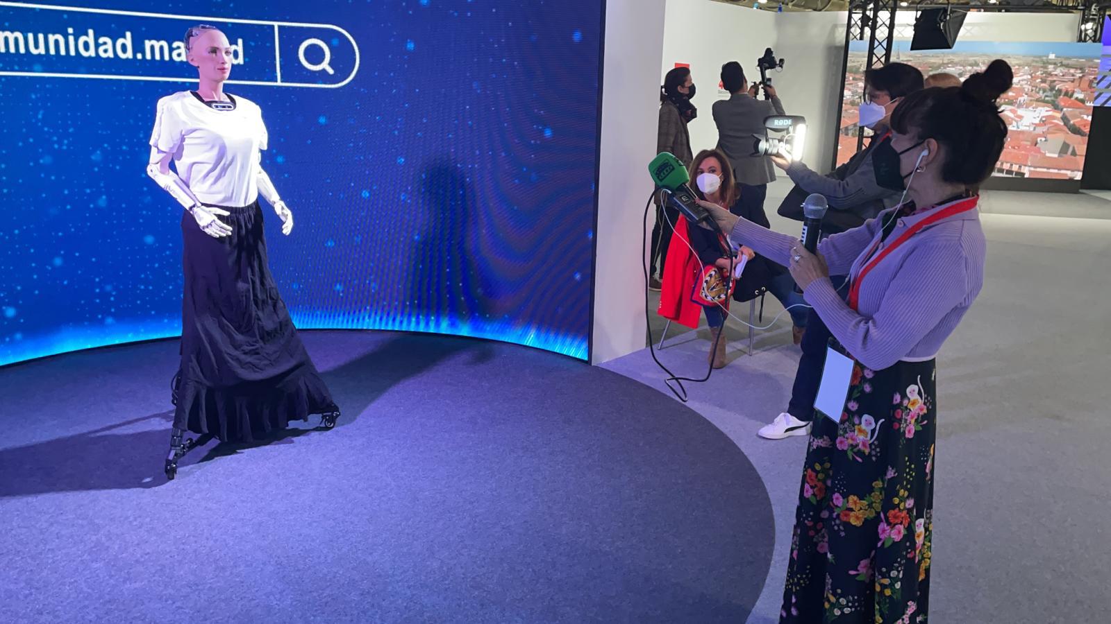 Las desconcertantes respuestas del robot Sophia a Onda Cero Las desconcertantes respuestas del robot Sophia a Onda Cero
