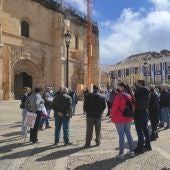 Hosteleros reunidos en la Plaza de España de Valdepeñas