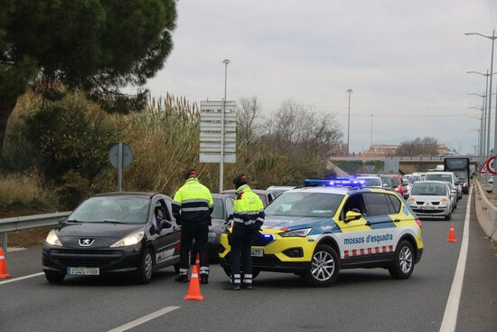 Cataluña quiere activar el toque de queda este fin de semana en 158 municipios Cataluña quiere activar el toque de queda este fin de semana en 158 municipios
