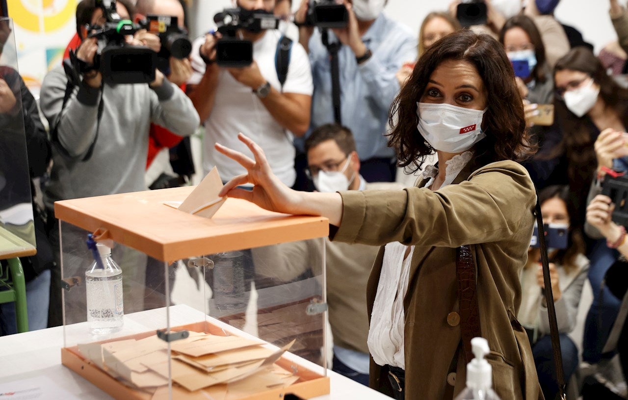 Las mejores imágenes de la jornada electoral del 4M en Madrid Las mejores imágenes de la jornada electoral del 4M en Madrid