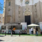 Stand de la Junta de Andalucía en el centro de Cádiz Stand de la Junta de Andalucía en el centro de Cádiz