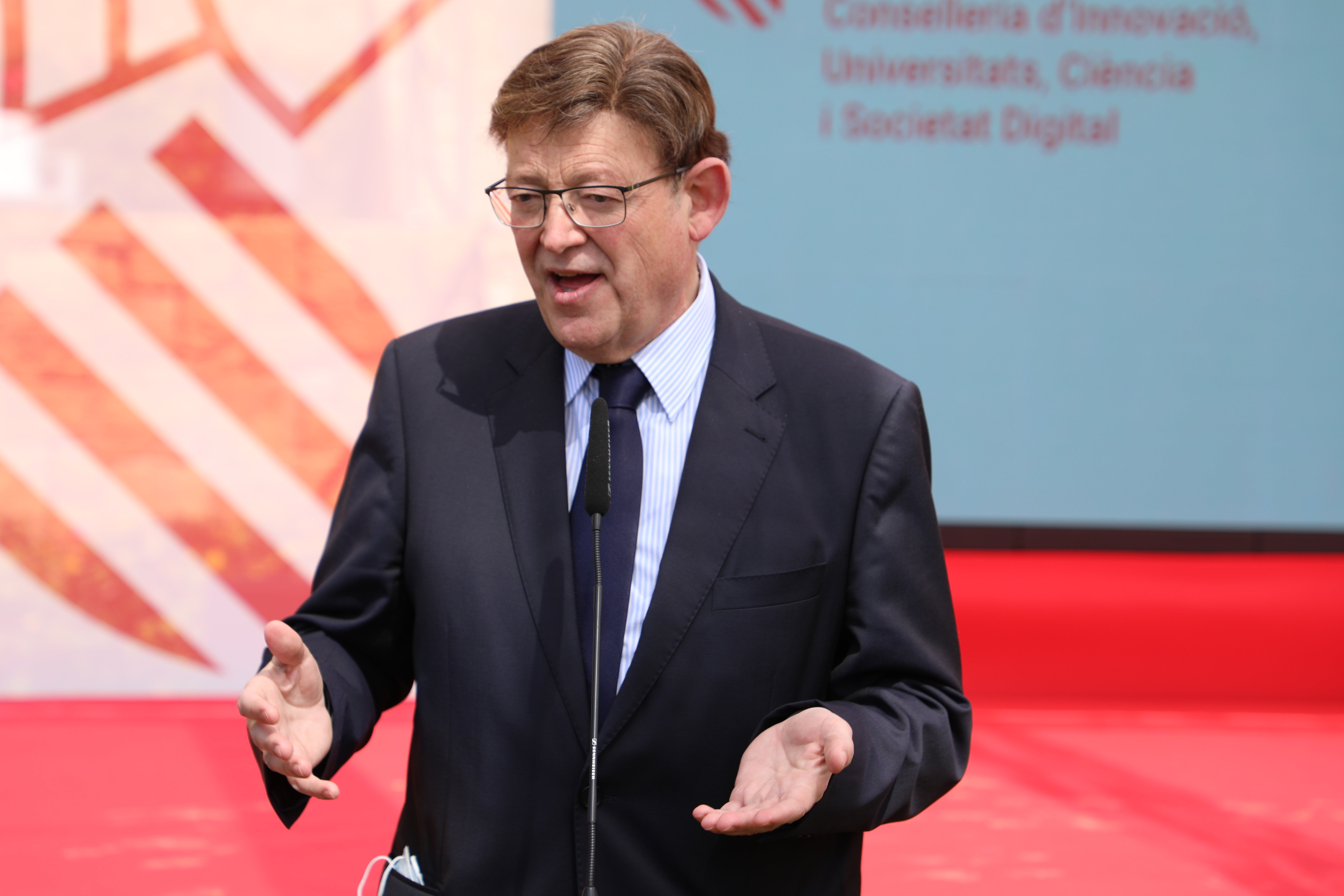 La Comunidad Valenciana retrasa el toque de queda y amplía a 10 personas las reuniones La Comunidad Valenciana retrasa el toque de queda y amplía a 10 personas las reuniones