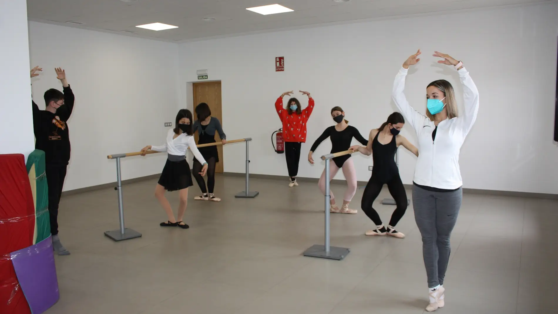 La Escuela Municipal de Danza regresa al gimnasio municipal tras su acondicionamiento