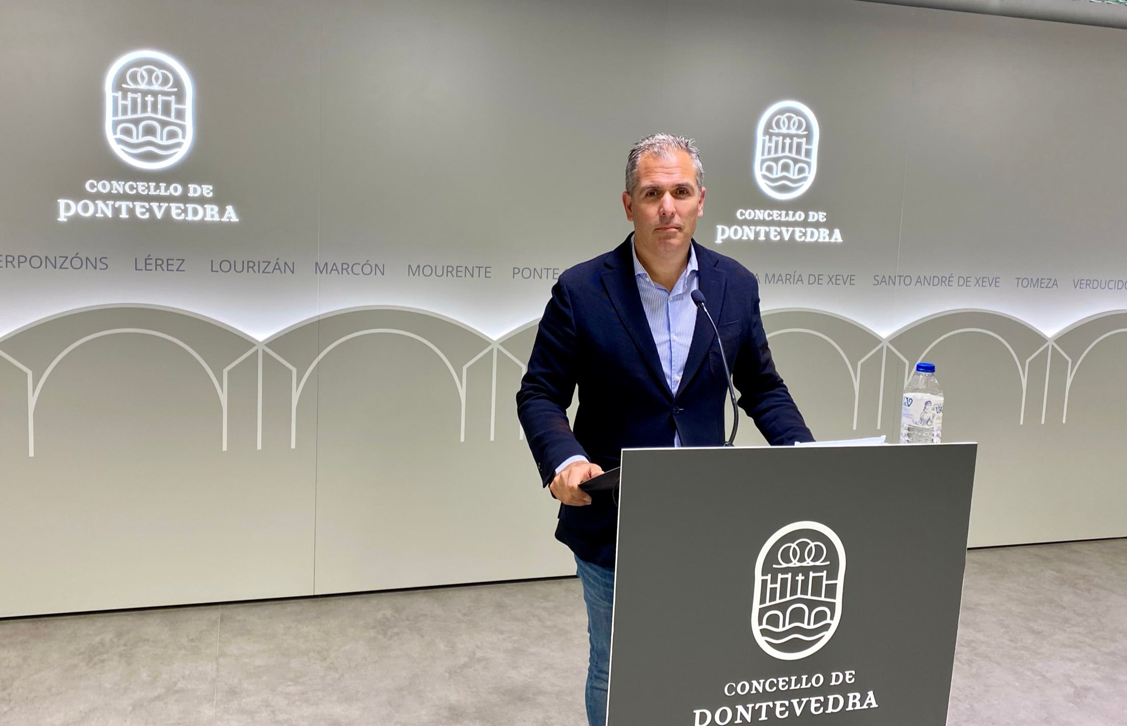 El PP exige la retirada del coche oficial al alcalde de Pontevedra El PP exige la retirada del coche oficial al alcalde de Pontevedra