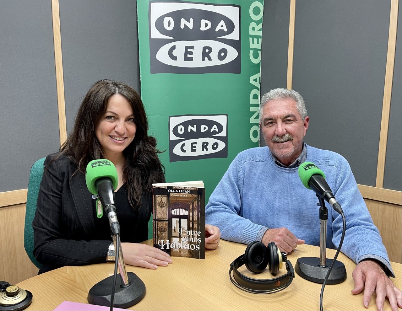 'Entre vinos hablaos', la obra de la escritora Olga Luján, protagonista de la sección literaria en Más de uno Alicante 'Entre vinos hablaos', la obra de la escritora Olga Luján, protagonista de la sección literaria en Más de uno Alicante