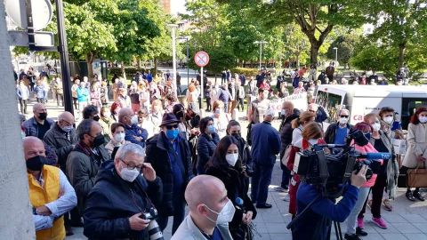 Concentraci&oacute;n vecinal en defensa de la Atenci&oacute;n Primaria en Gij&oacute;n