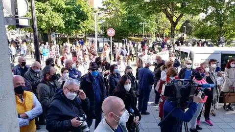 Concentración vecinal en defensa de la Atención Primaria en Gijón Concentración vecinal en defensa de la Atención Primaria en Gijón