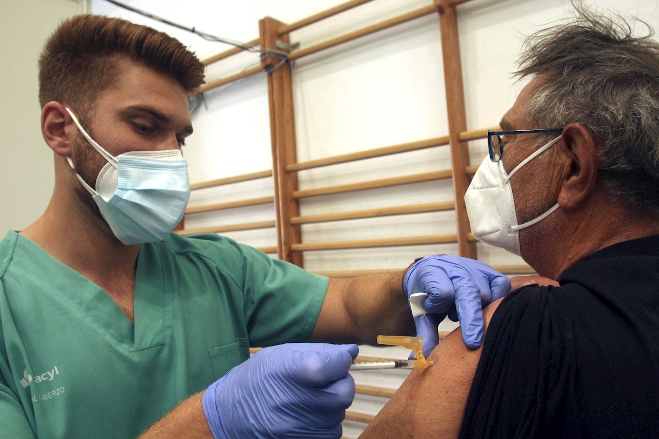 ¿Cuándo nos vacunan contra el coronavirus según nuestra edad? Fechas clave y franjas ¿Cuándo nos vacunan contra el coronavirus según nuestra edad? Fechas clave y franjas