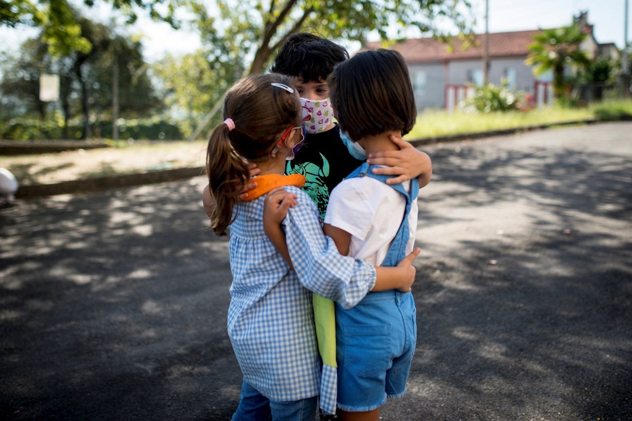 Así será el próximo curso escolar en colegios e institutos: clases presenciales, mascarilla obligatoria y menor distancia Así será el próximo curso escolar en colegios e institutos: clases presenciales, mascarilla obligatoria y menor distancia