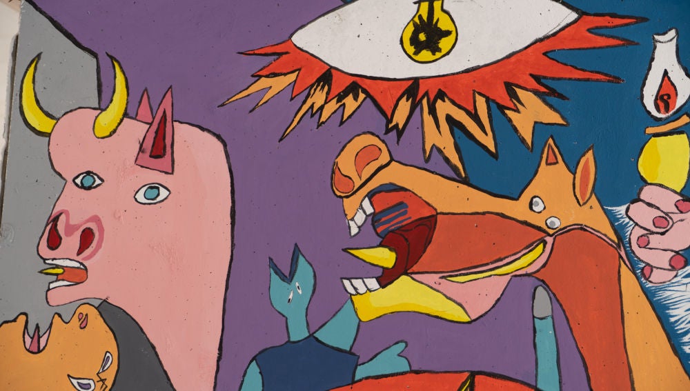 Uno de los murales del patio del colegio